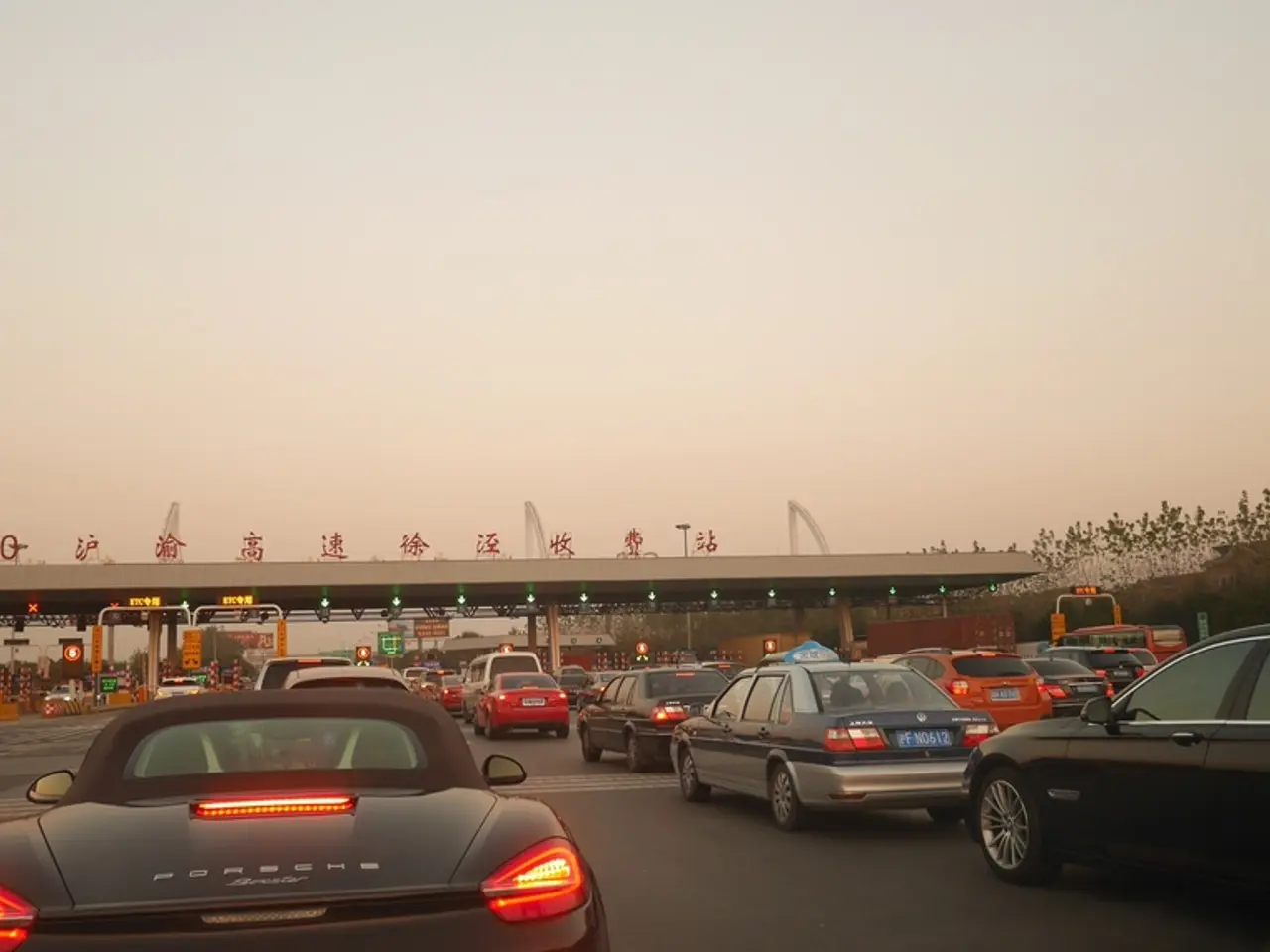 Customs conflicts fail to hinder Dax companies' prosperity