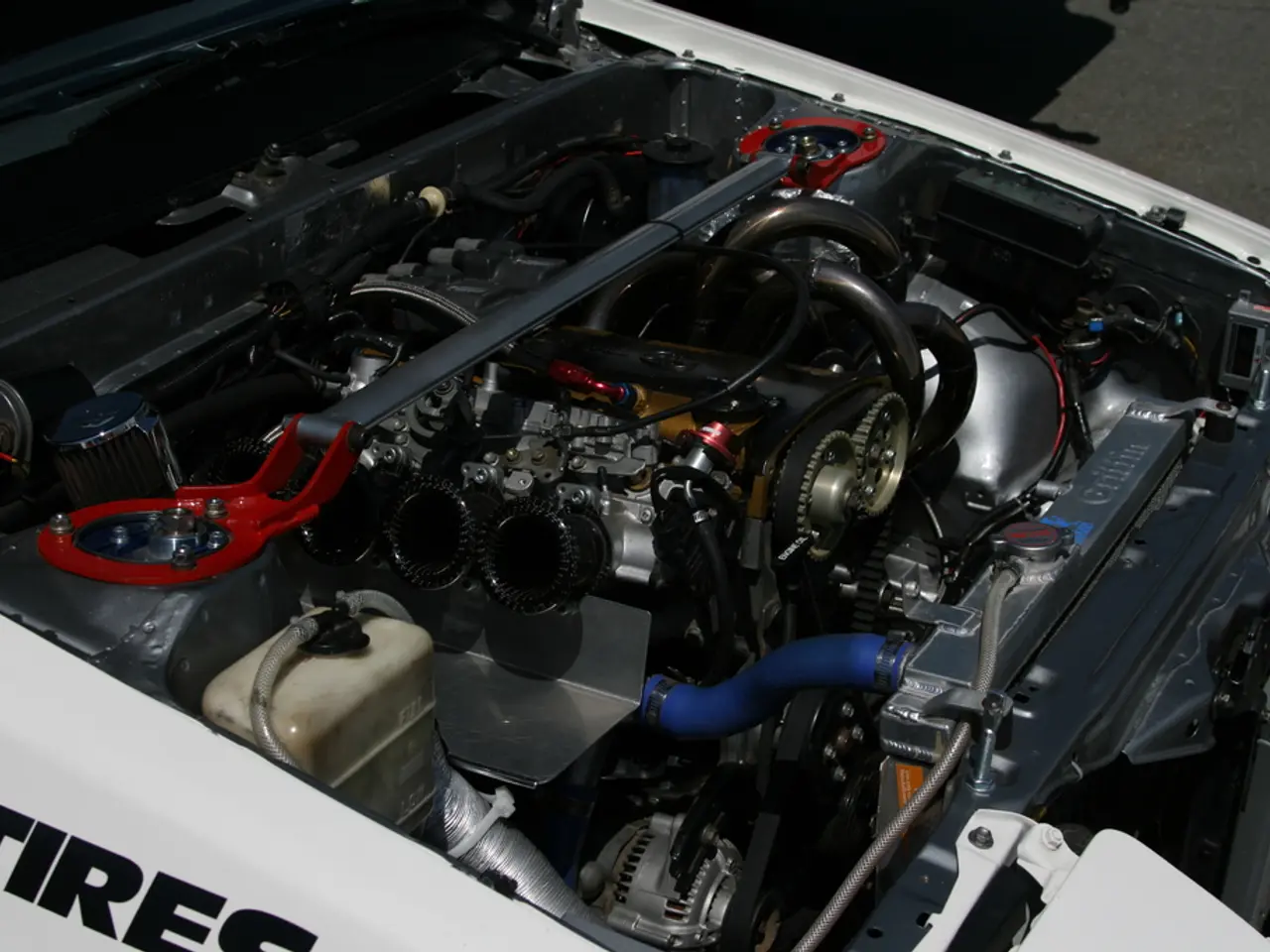 "CDU advocates for the lifting of the ban on fossil fuel usage in corporate vehicles"