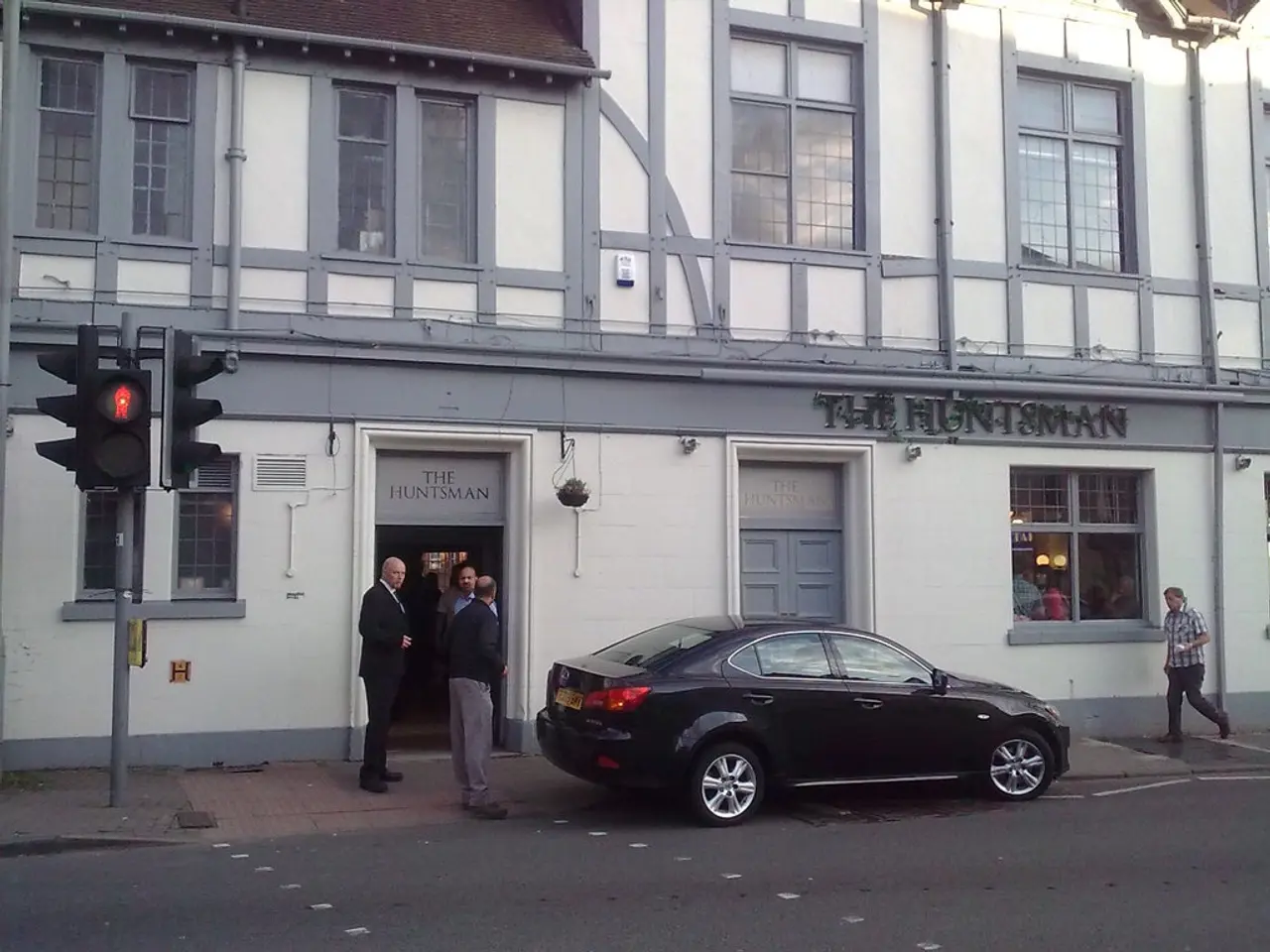 Construction underway on Schönaustraße and Florastraße pipelines