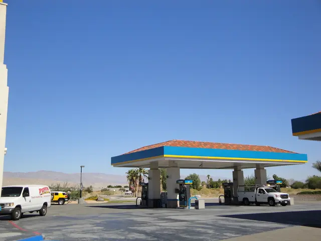 Prices of Oil Continue to Drop, Yet Fuel Still Remains Noticeably Expensive