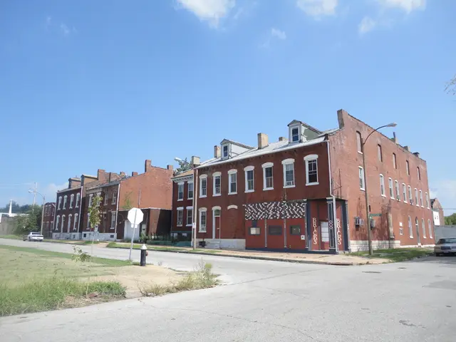 Fire station situated beyond urban limits can serve as a temporary construction site base