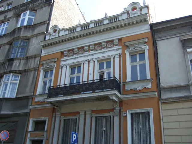 In this picture I can see there are few buildings and it has doors and windows. There are few...