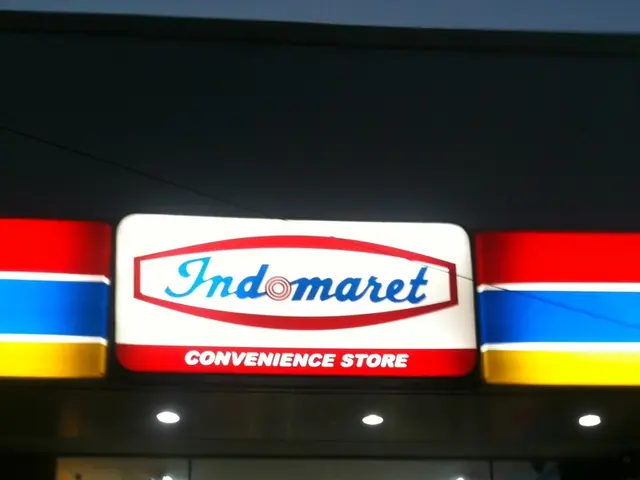 In this image there is a store, on the top there is some text.